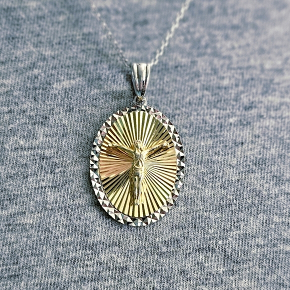 925 Sterling Silver & 14k Gold Filled  Oval Medallion Pendant Necklace - Picture 1 of 8